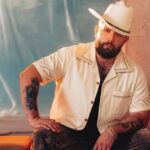 Carín León lidera nominaciones a Premios Juventud 2026